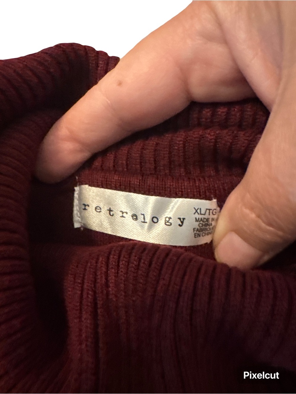 Retrology Cozy Burgundy Turtleneck Sweater with Gold Dot Accents - Picture 4 of 6